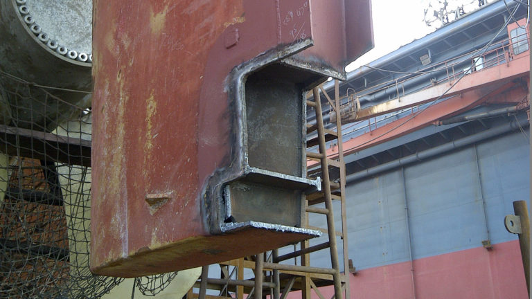 damage lower flap bearing timon rudder